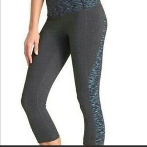 Athleta Splits Revelation Capri size small